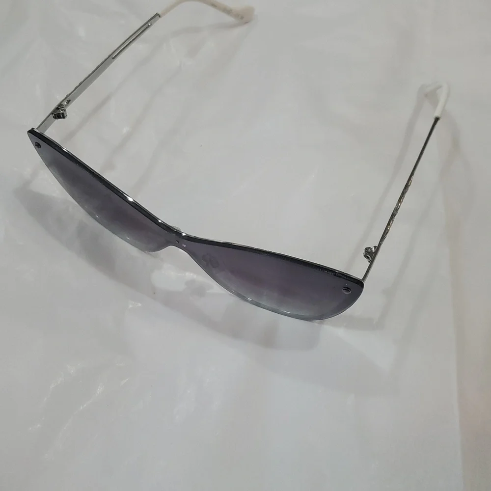 Jessica Simpson silver white frameless shield cat‎ eye gradient lens sunglasses